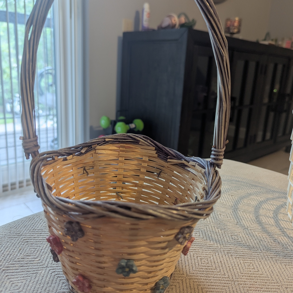 Charming Floral Wicker and Modern Wire Basket Duo - Picture 2 of 6